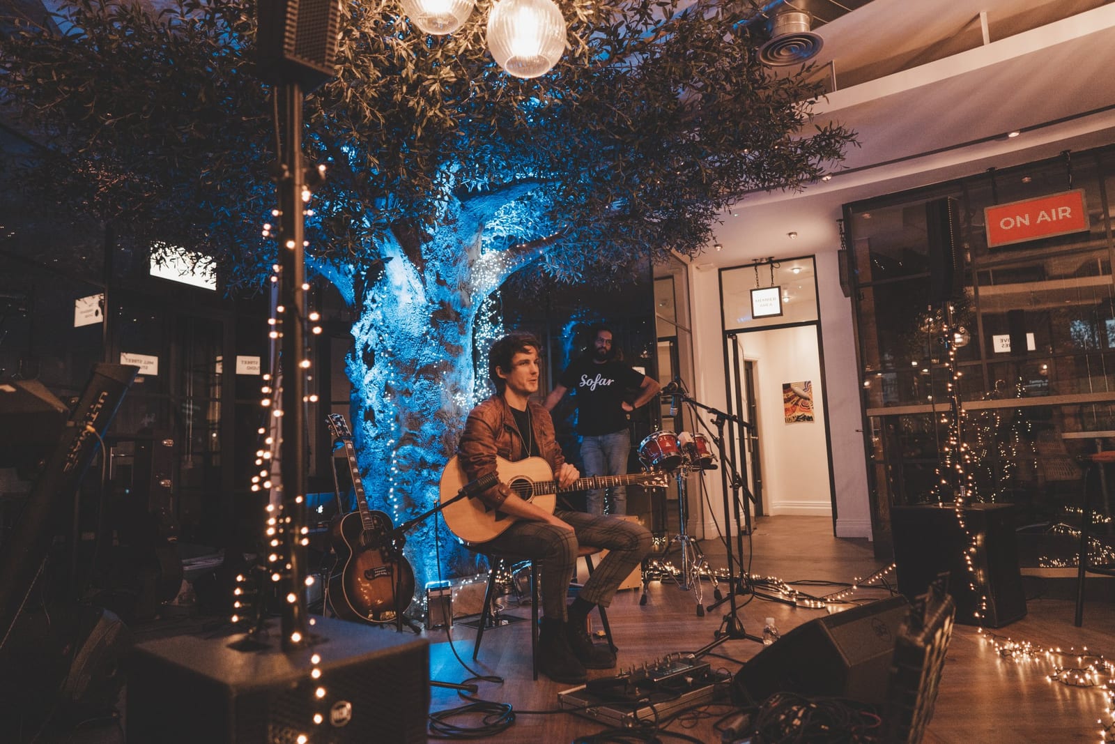 Live music under the tree at 1 Mill Street, Leamington Spa
